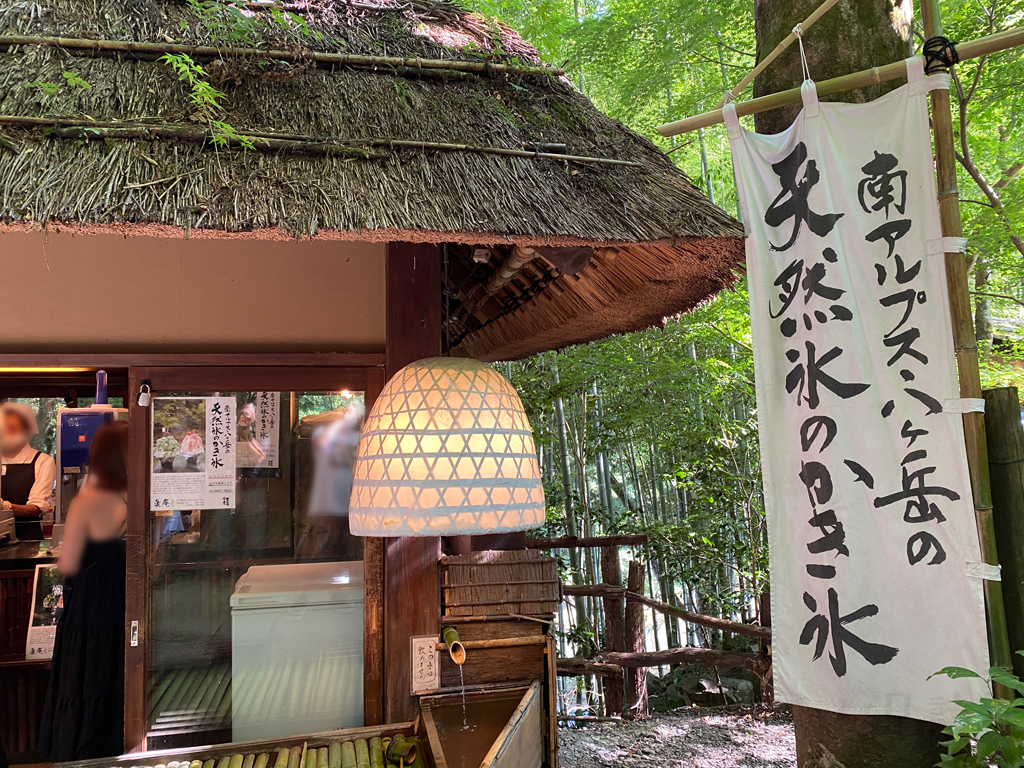 秋川渓谷の天然氷を使ったかき氷の人気店「黒茶屋」