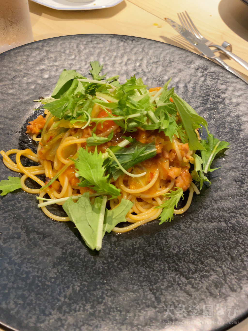 タコのミンチと根セロリのラグーのトマトソーススパゲッティーニ